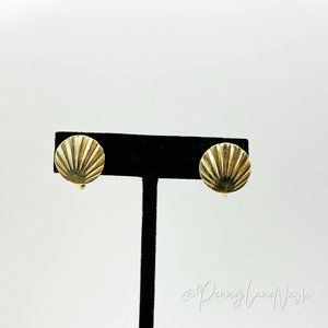 Vintage Gold Tone Seashell Clip On Earrings